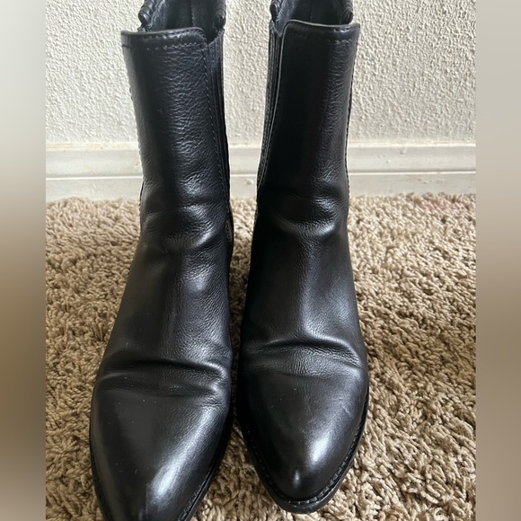 Alexander Wang Anouck Chelsea Classic Boots
Size 37.5 - Picture 2 of 6